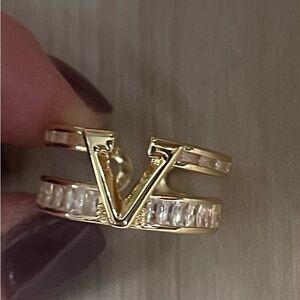 Gold V-Design Women's Ring